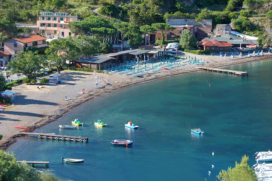 Panoramica della spiaggia di Bagnaia, sede Rent Boat Bagnaia